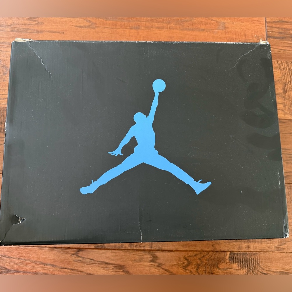 Jordan 5 Retro SE Mid UNC - Picture 13 of 13